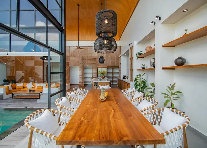 Mango 2 - Amazing 4-bdr In Berawa ! Perfect Location Canggu (Bali)
