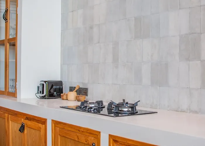 Mango 2 - Amazing 4-bdr In Berawa ! Perfect Location Canggu (Bali)