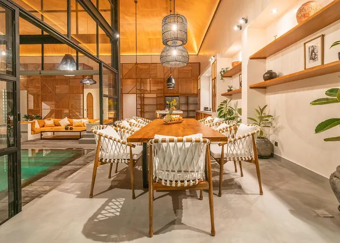 Mango 2 - Amazing 4-bdr In Berawa ! Perfect Location Canggu (Bali)
