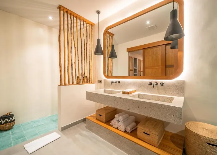 Mango 2 - Amazing 4-bdr In Berawa ! Perfect Location Villa Canggu (Bali)