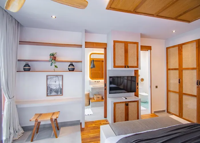 Mango 2 - Amazing 4-bdr In Berawa ! Perfect Location * Canggu (Bali)