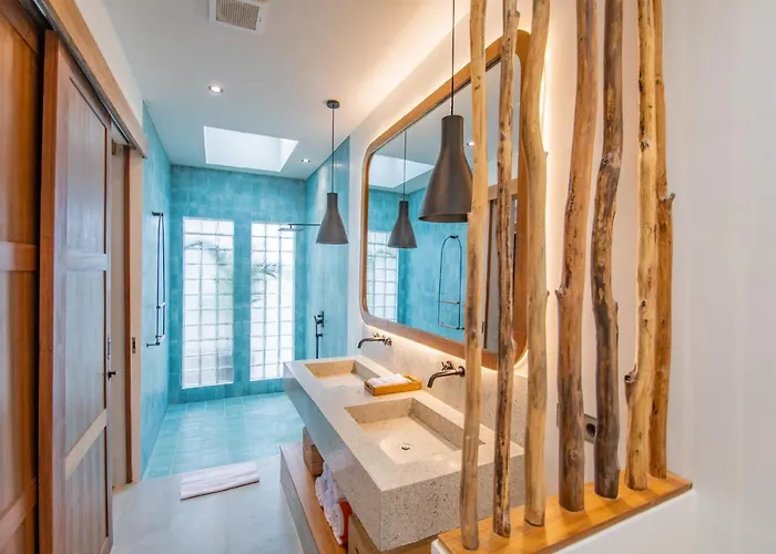 Mango 2 - Amazing 4-bdr In Berawa ! Perfect Location * Canggu (Bali)