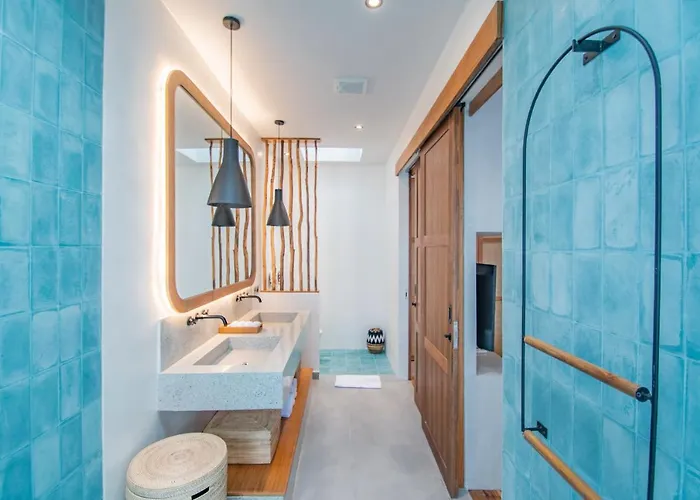 Villa Mango 2 - Amazing 4-bdr In Berawa ! Perfect Location Canggu (Bali)