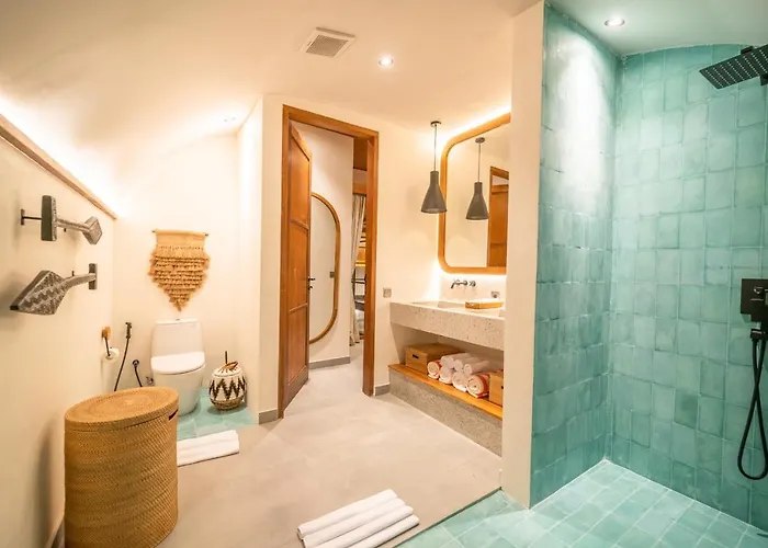 Mango 2 - Amazing 4-bdr In Berawa ! Perfect Location Villa