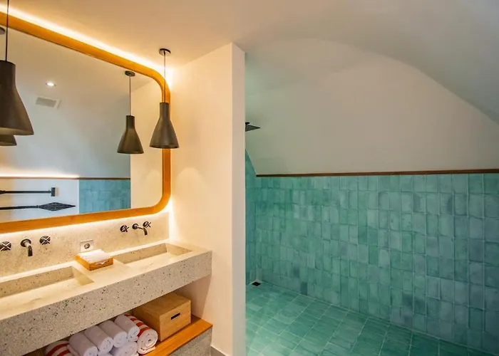 Villa Mango 2 - Amazing 4-bdr In Berawa ! Perfect Location