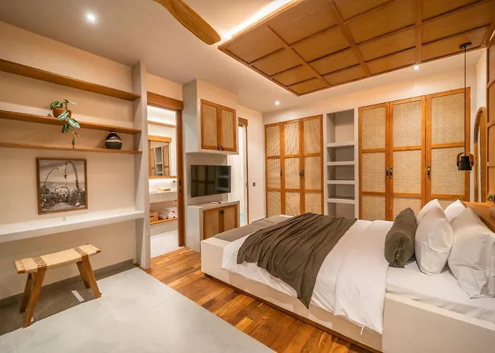 Villa Mango 2 - Amazing 4-bdr In Berawa ! Perfect Location Canggu (Bali)