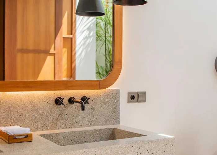 Mango 2 - Amazing 4-bdr In Berawa ! Perfect Location Canggu (Bali)