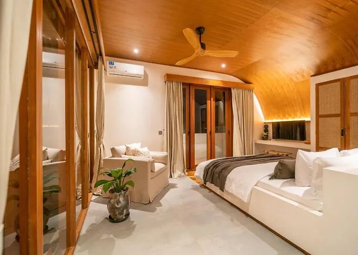 Mango 2 - Amazing 4-bdr In Berawa ! Perfect Location Villa Canggu (Bali)