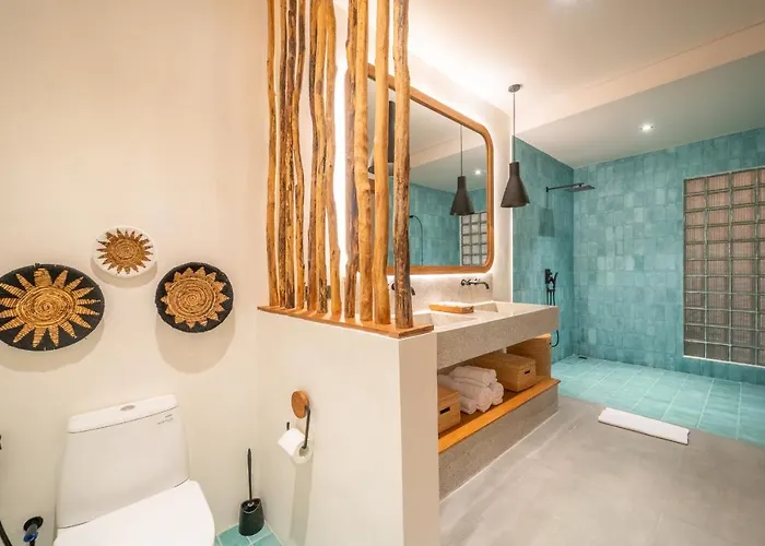 Mango 2 - Amazing 4-bdr In Berawa ! Perfect Location Villa