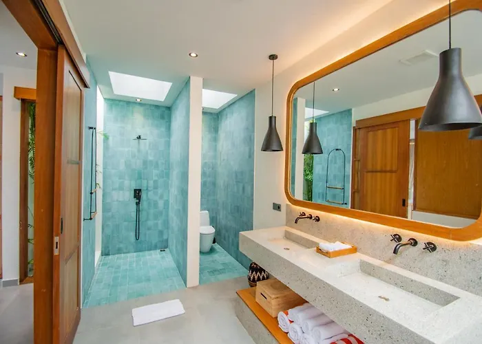 Mango 2 - Amazing 4-bdr In Berawa ! Perfect Location