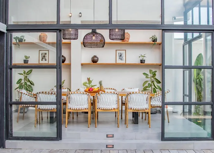 Mango 2 - Amazing 4-bdr In Berawa ! Perfect Location *