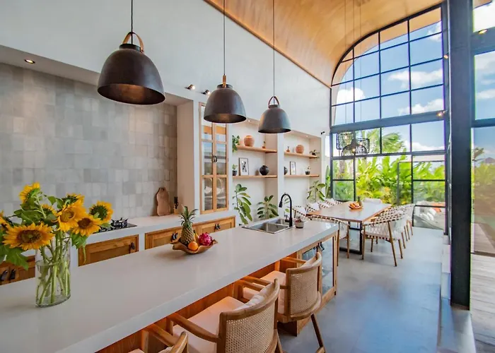 Villa Mango 2 - Amazing 4-bdr In Berawa ! Perfect Location Canggu (Bali)