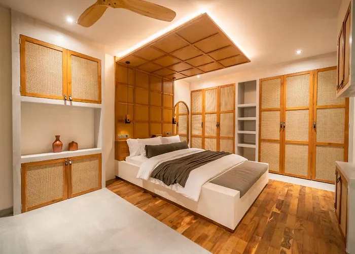 Villa Mango 2 - Amazing 4-bdr In Berawa ! Perfect Location Canggu (Bali)