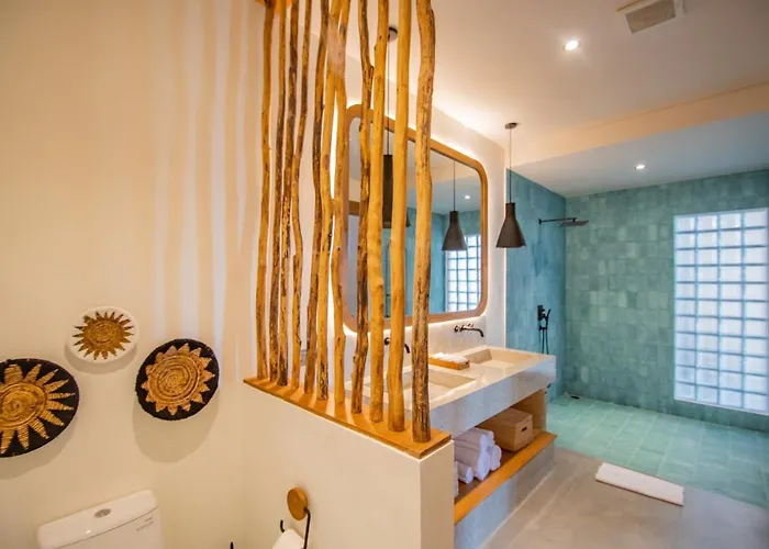 Mango 2 - Amazing 4-bdr In Berawa ! Perfect Location Villa *
