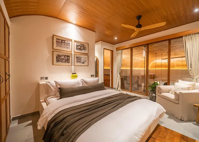 Mango 2 - Amazing 4-bdr In Berawa ! Perfect Location * チャングー